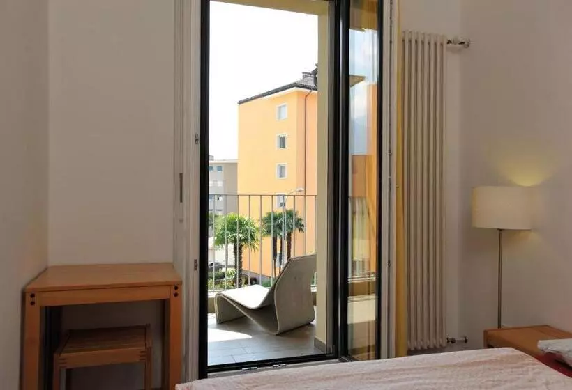 スタンダードシングルルーム, Locarno Youth Hostel