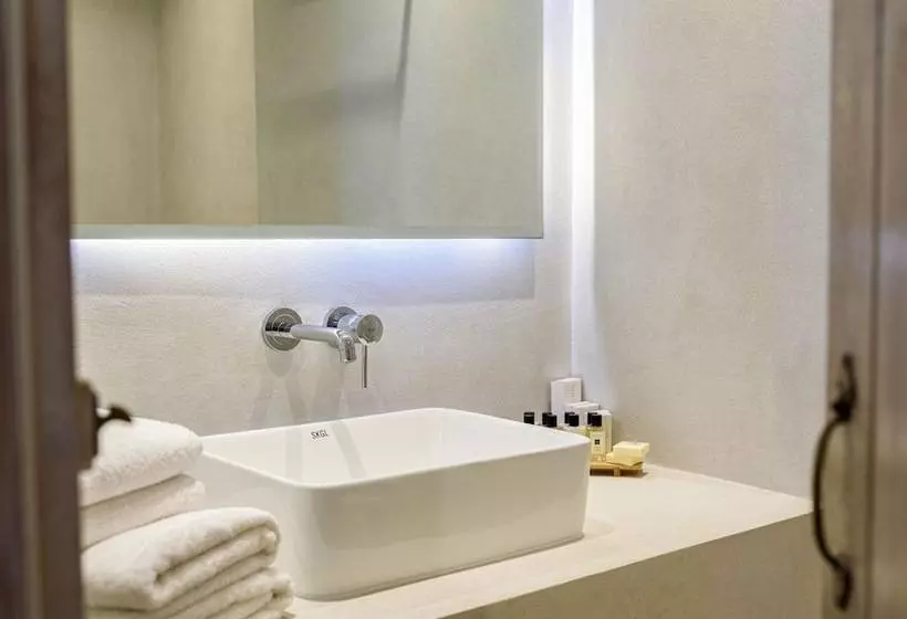 سوئیت جونیور با چشمانداز, Senia Onar Hotels Collection