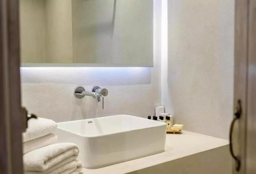 سوئیت جونیور با چشمانداز, Senia Onar Hotels Collection