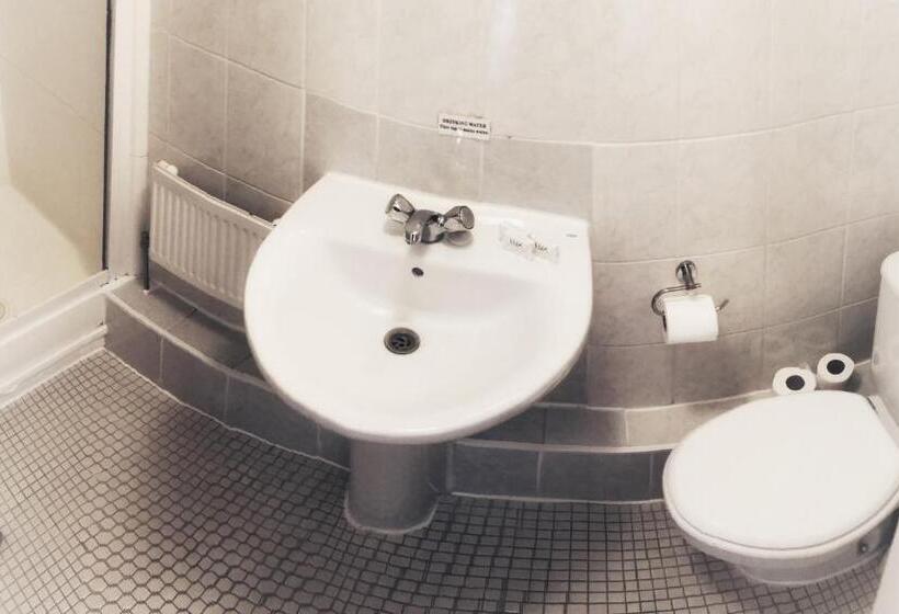 חדר סטנדרט לשלושה, Averon Guest House