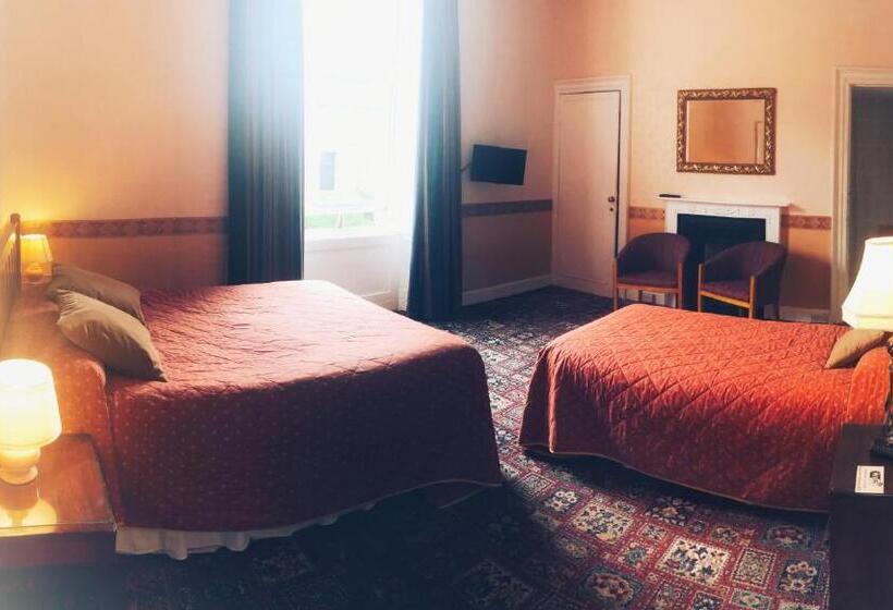 חדר סטנדרט לשלושה, Averon Guest House