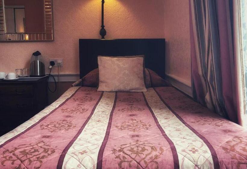 Номер Стандарт Трехместный, Averon Guest House
