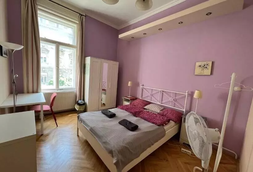 اتاق استاندارد با سرویس بهداشتی مشترک, Jazzy Vibes Parliament Rooms And Ensuites