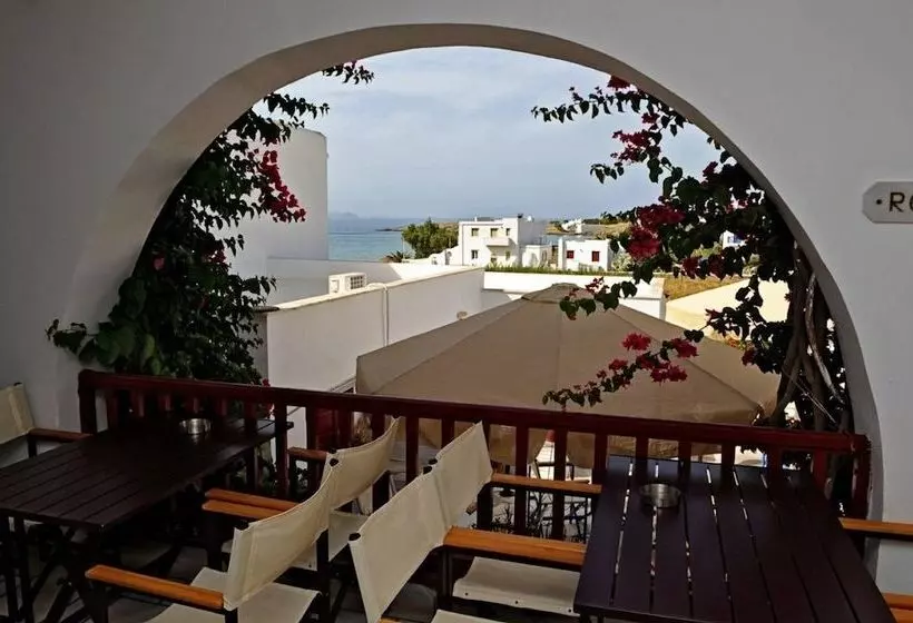اتاق استاندارد سه نفره, Akrogiali