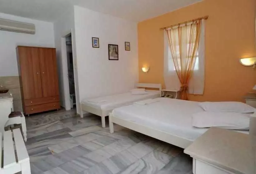 اتاق استاندارد سه نفره, Akrogiali