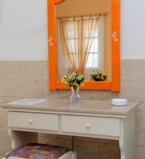 غرفة قياسية ثلاثية, Akrogiali