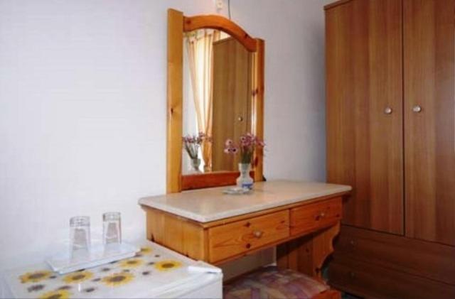 غرفة قياسية ثلاثية, Akrogiali