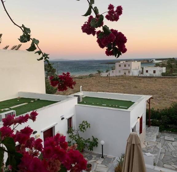 جناح جونيور مطلّ علي البحر, Akrogiali