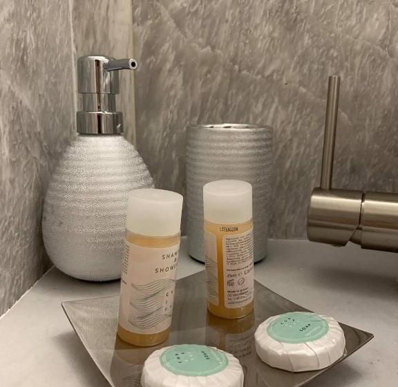 جناح جونيور مطلّ علي البحر, Akrogiali