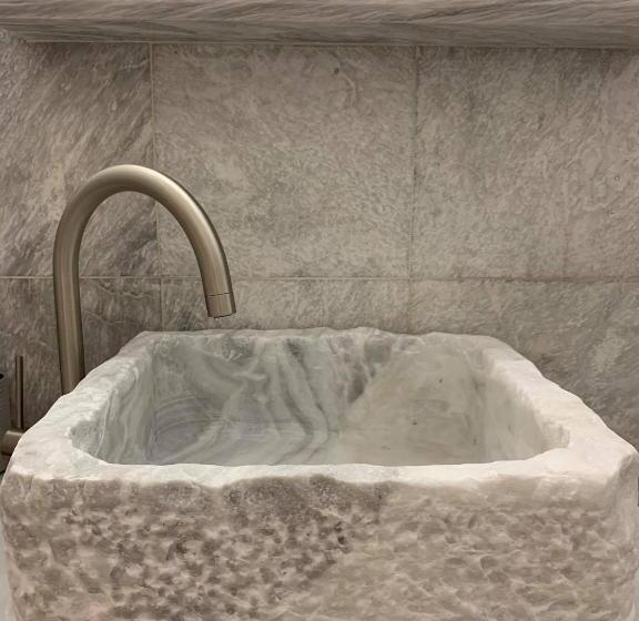 جناح جونيور مطلّ علي البحر, Akrogiali