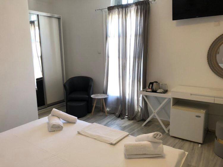 غرفة ديلوكس مطلّة علي البحر, Akrogiali