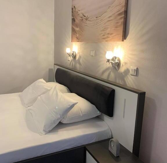 جناح جونيور مطلّ علي البحر, Akrogiali