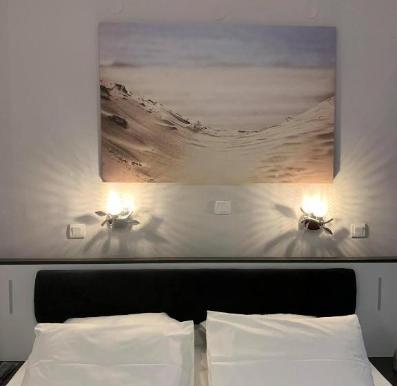 جناح جونيور مطلّ علي البحر, Akrogiali