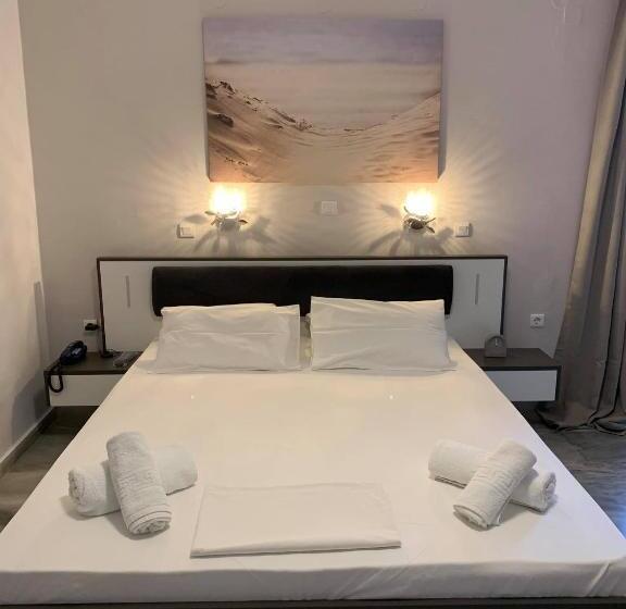 جناح جونيور مطلّ علي البحر, Akrogiali