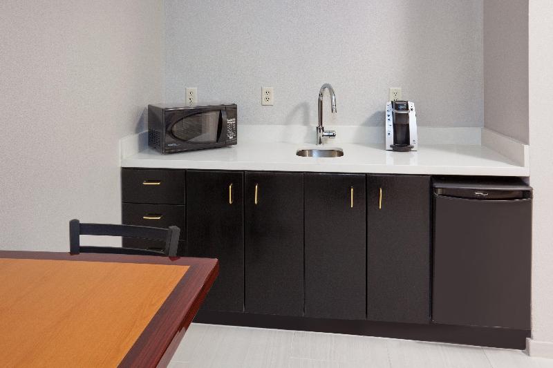 스위트 킹사이즈 침대, Holiday Inn Express & Suites   Dickinson, An Ihg
