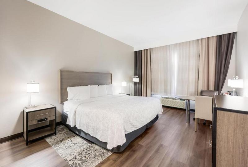 جناح, Holiday Inn Express & Suites   Dickinson, An Ihg