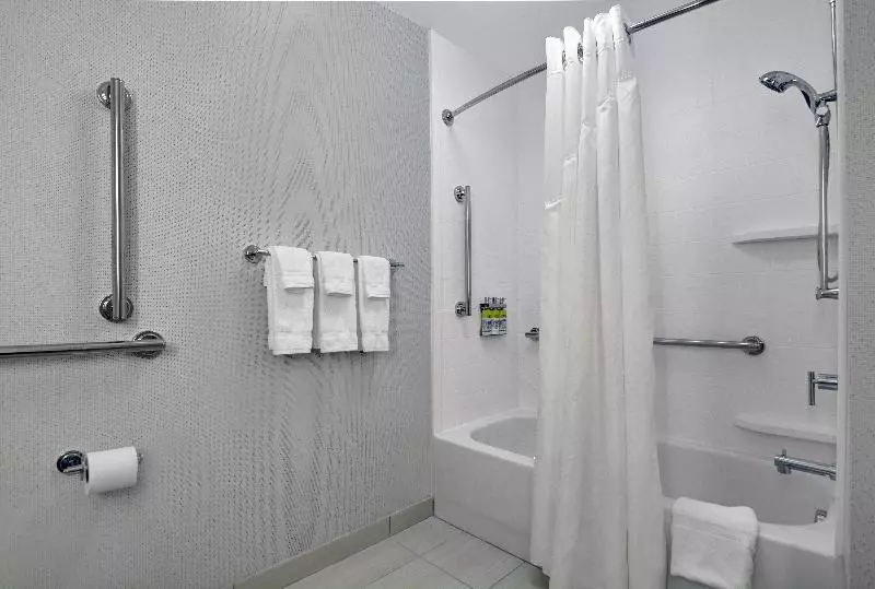 キングサイズベッドのスタンダードルーム, Holiday Inn Express Atmore, An Ihg