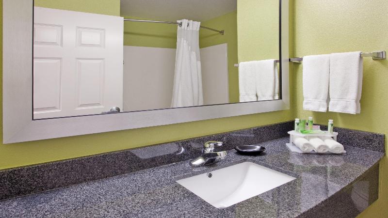 غرفة قياسية سرير كينج لذوى الإحتياجات الخاصة, Holiday Inn Express Fremont, An Ihg