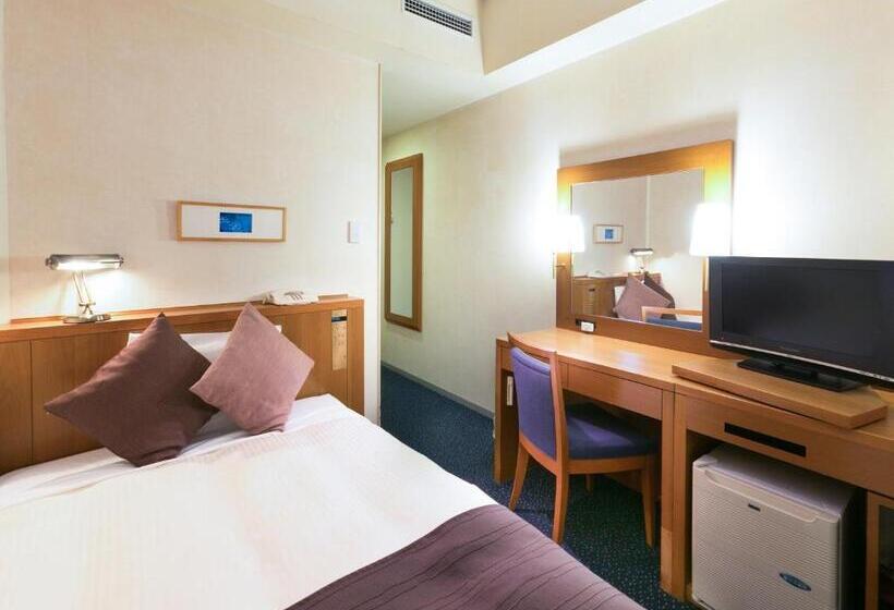 标准单人间, Iwaki Washington