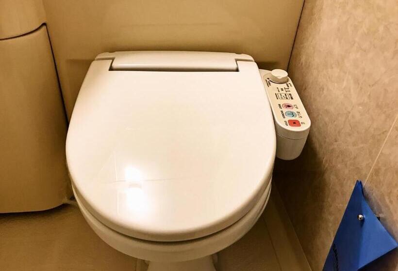 高级单人间, Iwaki Washington