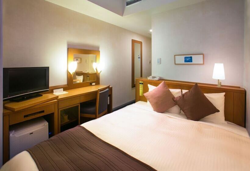 标准单人间, Iwaki Washington