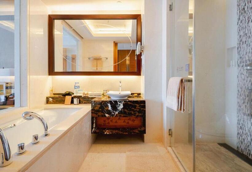 اتاق لوکس با بالکن و چشم‌انداز دریا, Pullman Haikou
