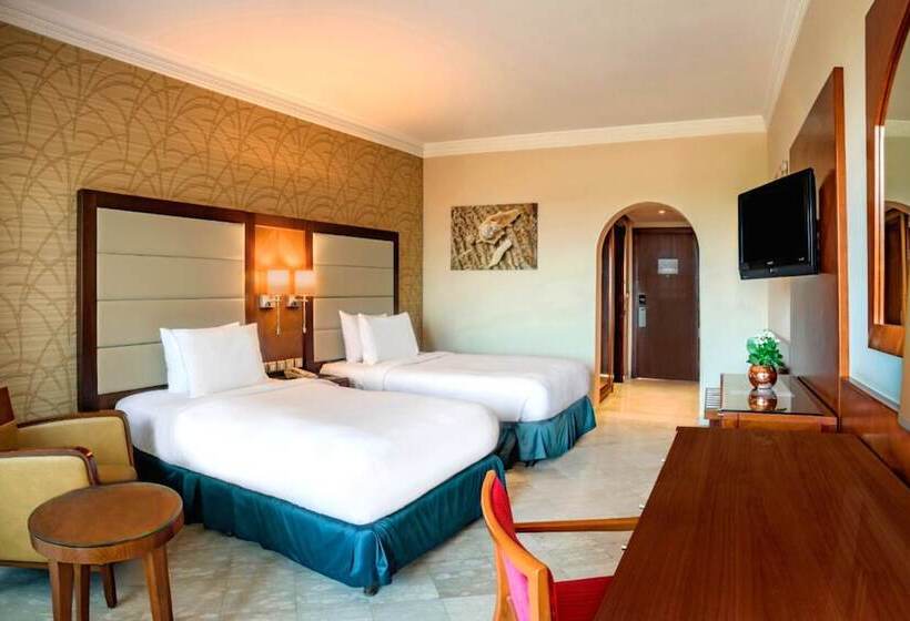 اتاق استاندارد با چشم‌انداز استخر, Crowne Plaza Jordan Dead Sea Resort & Spa, An Ihg