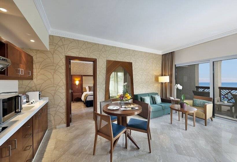سوییت با چشم‌انداز دریا, Crowne Plaza Jordan Dead Sea Resort & Spa, An Ihg