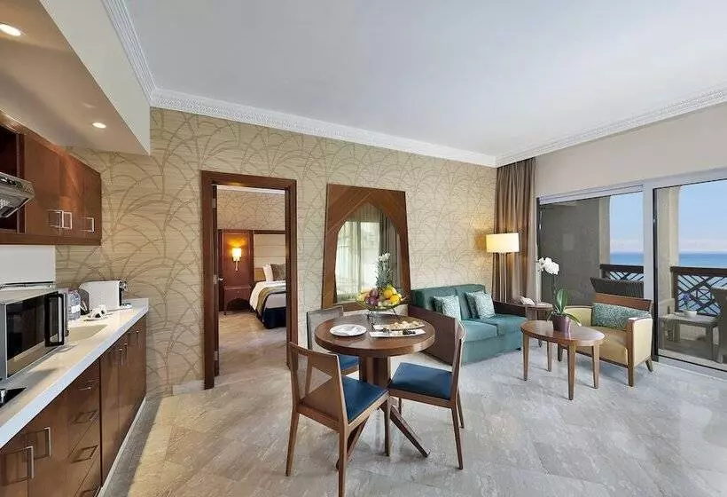 سوییت با چشم‌انداز دریا, Crowne Plaza Jordan Dead Sea Resort & Spa, An Ihg