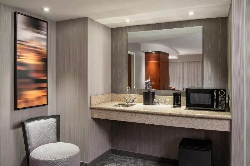 سوئیت با تخت بزرگ, Courtyard By Marriott Edmonton West