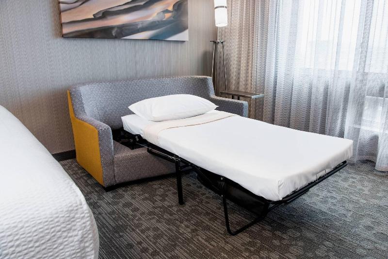 キングサイズベッドのスイートルーム, Courtyard By Marriott Edmonton West