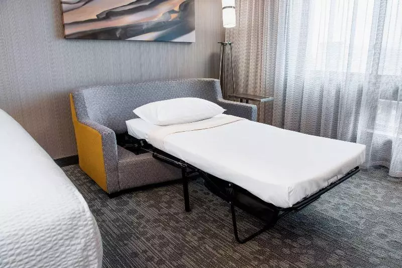 سوئیت با تخت بزرگ, Courtyard By Marriott Edmonton West