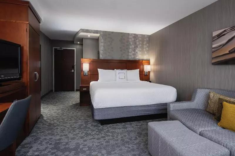 اتاق استاندارد با تخت بزرگ, Courtyard By Marriott Edmonton West