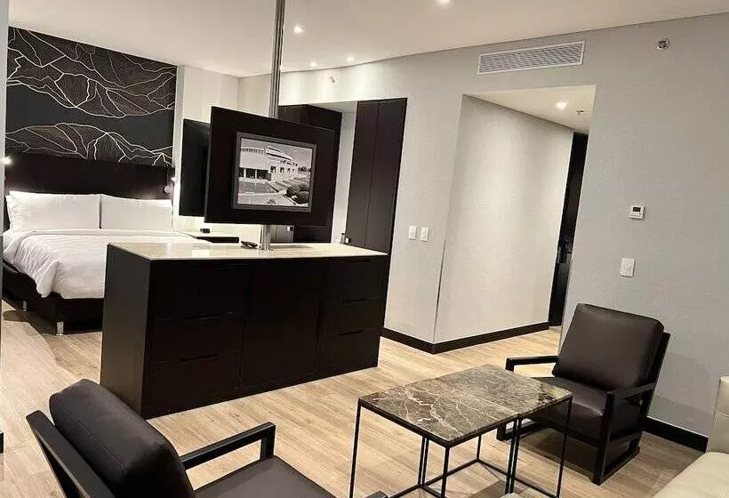 スイート, Holiday Inn Bogota Airport, An Ihg