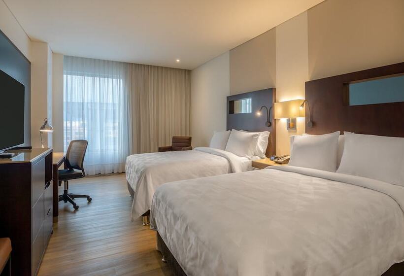 Номер Стандарт Двуспальная Кровать Вид на Город, Holiday Inn Bogota Airport, An Ihg