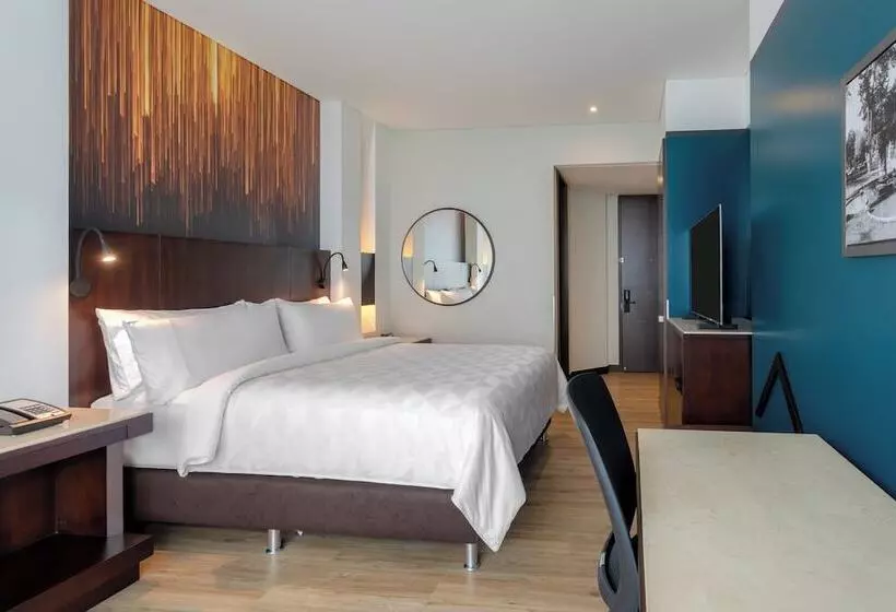 シティビューのダブルベッドスタンダードルーム, Holiday Inn Bogota Airport, An Ihg