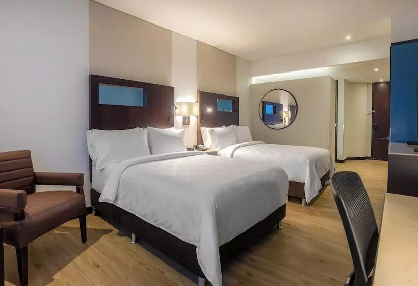 2ダブルベッドのスタンダードルーム, Holiday Inn Bogota Airport, An Ihg