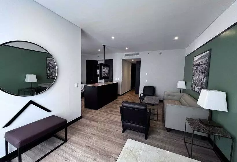 スイート, Holiday Inn Bogota Airport, An Ihg