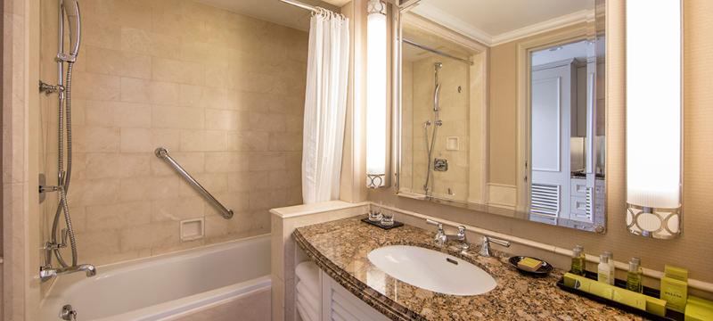 سوئیت اجرایی با تخت کینگ, The Ritz Carlton, Los Angeles L.a. Live