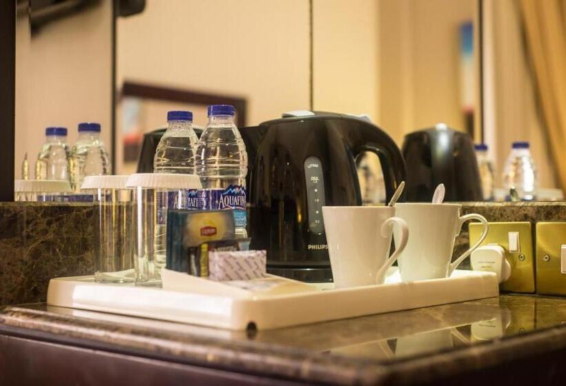 اتاق لوکس, Caesar