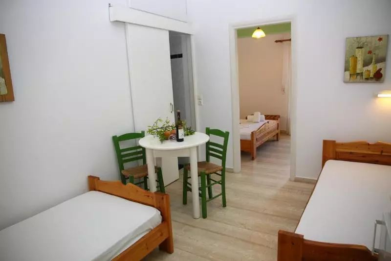 Huoneisto 1 Makuuhuone Puutarhanäkymä, Nikos Apartments