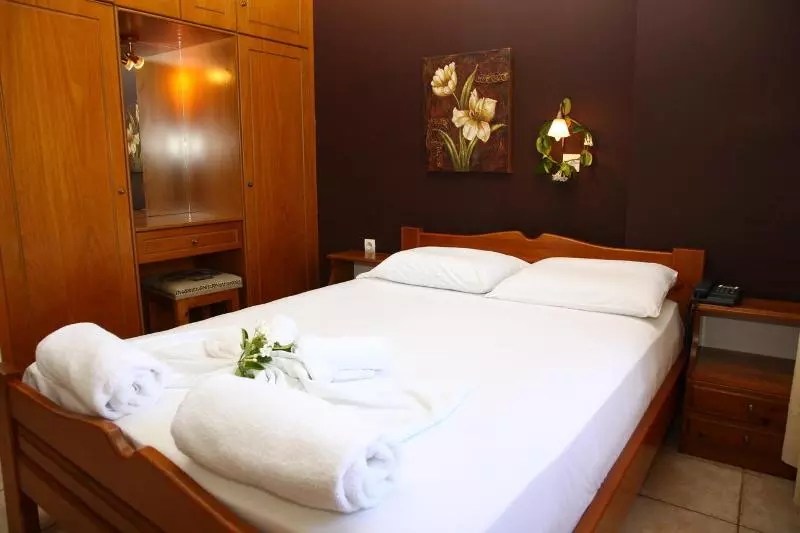 Huoneisto 1 Makuuhuone Puutarhanäkymä, Nikos Apartments