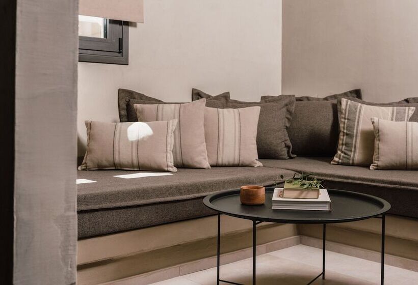 수피리어 룸, Momi Slow Living