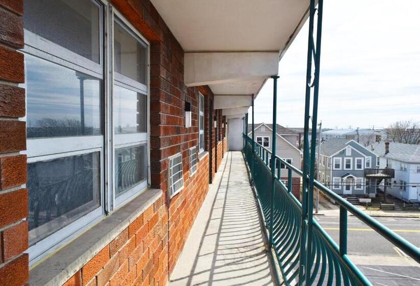 스위트 킹사이즈 침대, Skyview Manor Motel