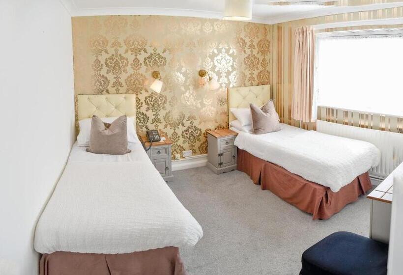 이코노미 룸, The Hotel Commodore