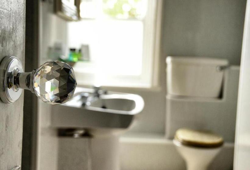 수피리어 룸, The Hotel Commodore