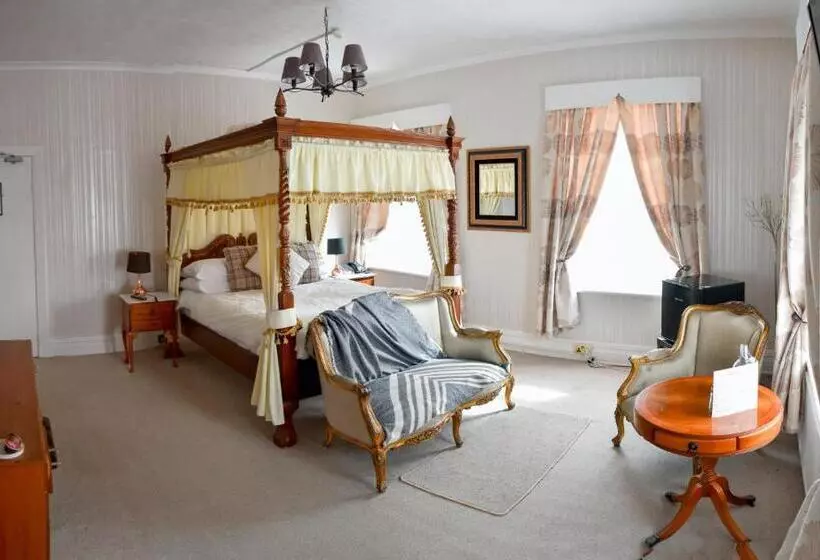 スイート, The Hotel Commodore