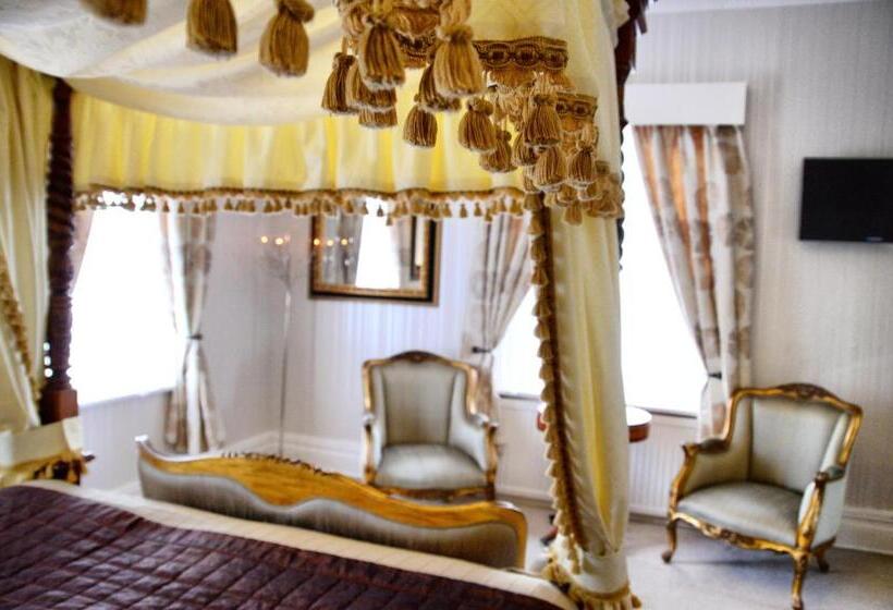 스위트, The Hotel Commodore