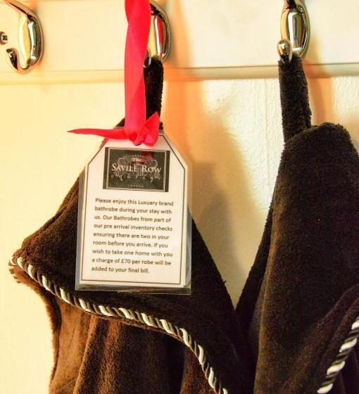 패밀리 룸, The Hotel Commodore