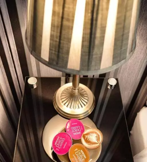ファミリールーム, The Hotel Commodore